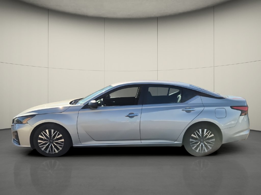 Used 2024 Nissan Altima 2.5 SV FWD image 4