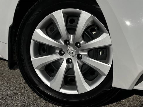 Used 2025 Toyota Corolla LE image 28