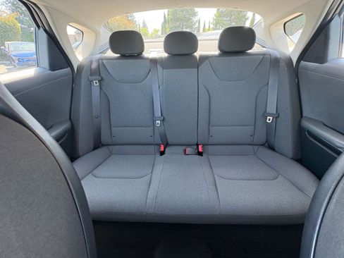 Used 2025 Kia K4 LXS image 38