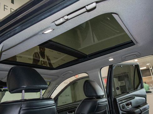 Used 2025 Honda Pilot Elite image 14
