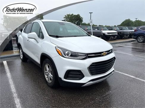 Used 2019 Chevrolet Trax LT w/ LT Convenience Package FWD image 1