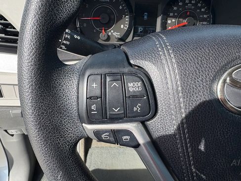 Used 2017 Toyota Sienna LE image 13