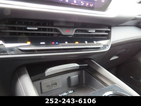 Used 2025 Buick Envision Preferred AWD/4WD image 23