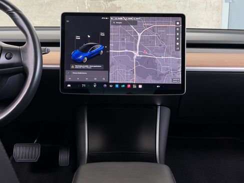 Used 2018 Tesla Model 3 RWD image 5