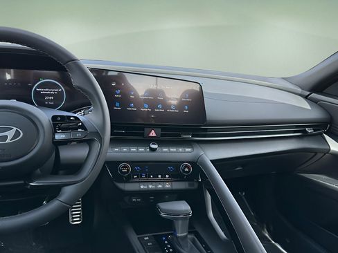 New 2025 Hyundai Elantra SEL image 19