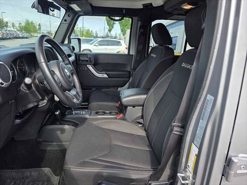 Used 2017 Jeep Wrangler Unlimited Sahara w/ Connectivity Group AWD/4WD image 20