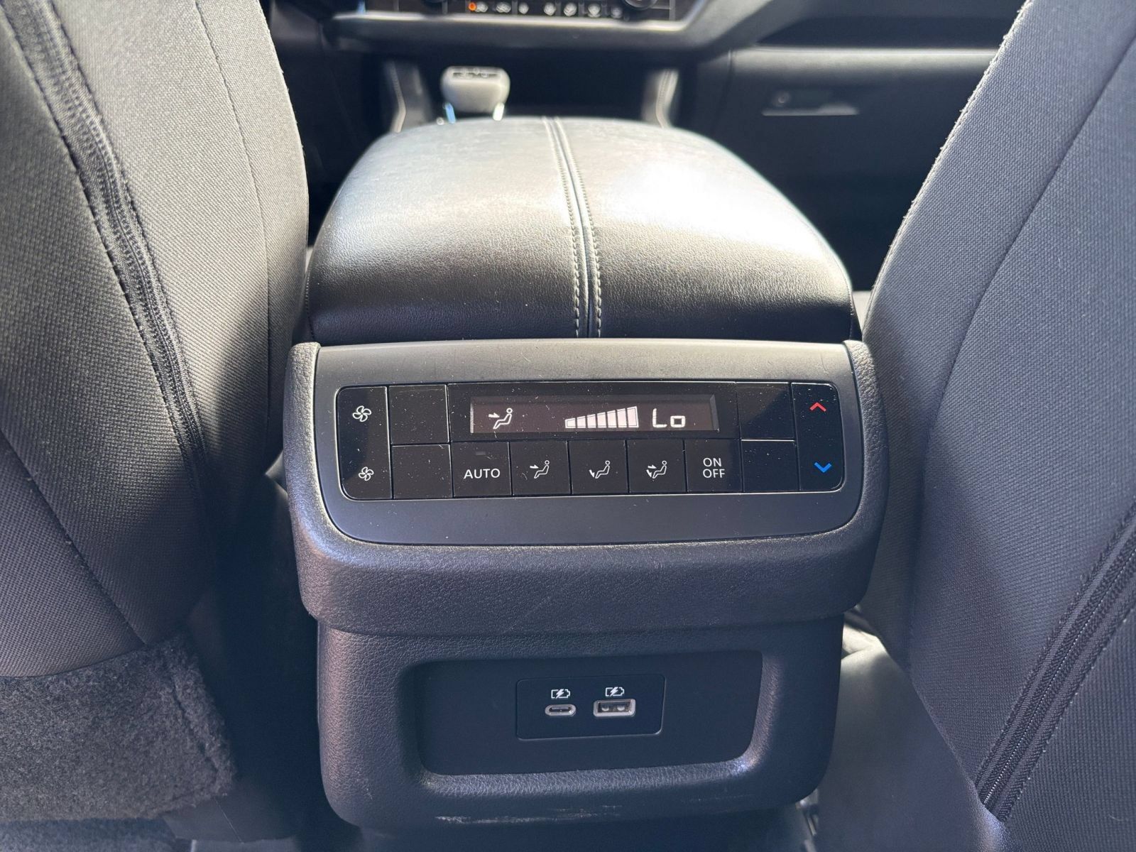 Used 2025 Nissan Pathfinder SV FWD image 24