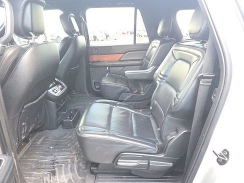 Used 2019 Lincoln Navigator L Select image 21