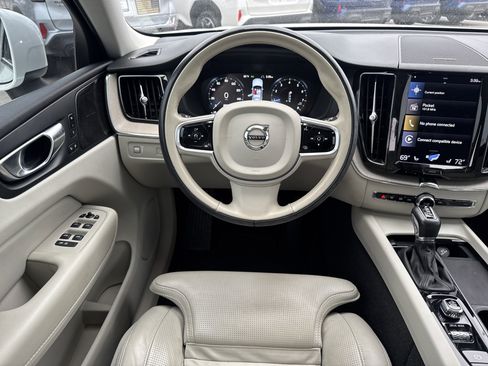 Used 2021 Volvo XC60 T5 Inscription w/ Advanced Package image 10