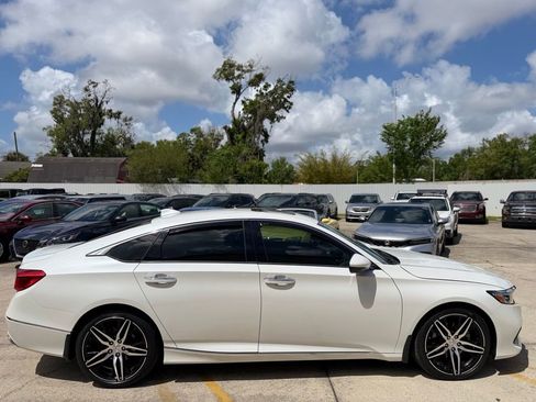 Used 2021 Honda Accord Touring image 6