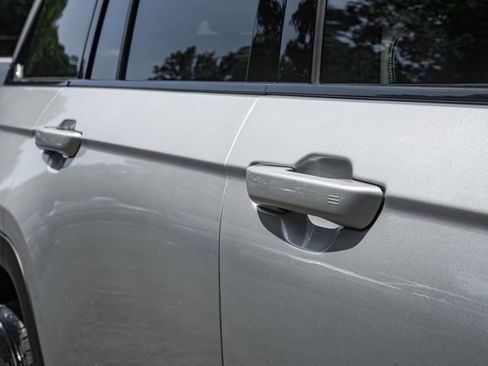 Used 2024 Jeep Grand Cherokee Altitude image 14