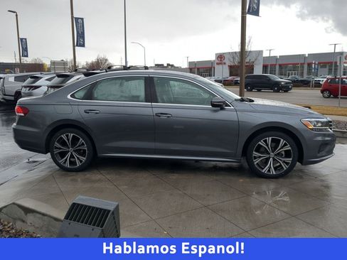 Used 2021 Volkswagen Passat 2.0T SE image 2