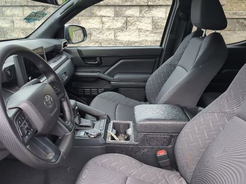 Used 2025 Toyota Tacoma SR5 AWD/4WD image 13