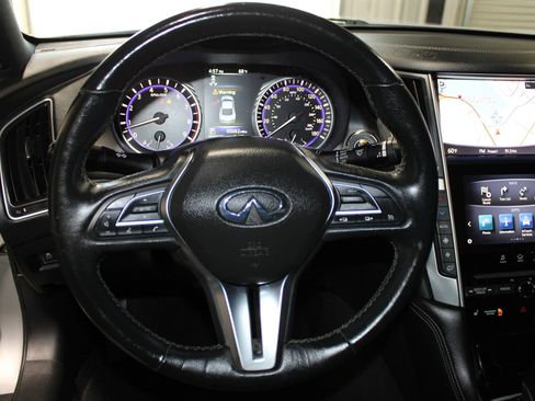 Used 2017 INFINITI Q60 3.0t w/ Premium Plus Package 3.0T RWD image 12