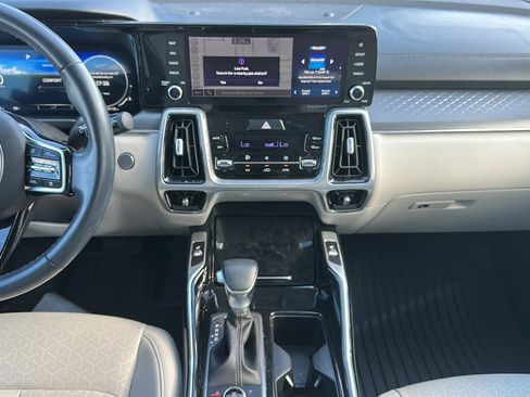 Used 2023 Kia Sorento SX AWD/4WD image 12