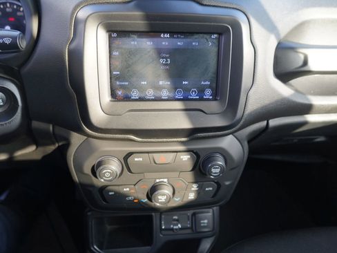Used 2019 Jeep Renegade Latitude image 11