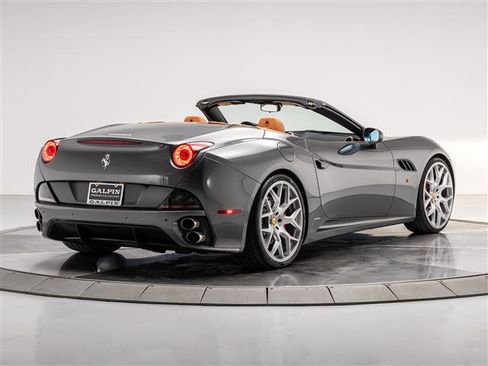 Used 2011 Ferrari California image 5