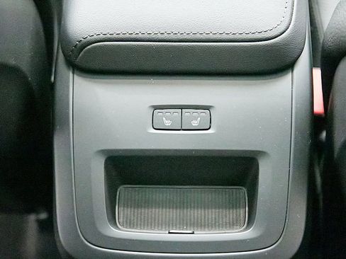 Certified 2025 Volvo XC60 B5 Plus AWD/4WD image 22