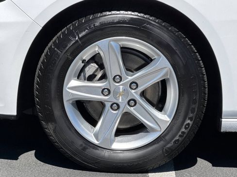 Used 2023 Chevrolet Malibu LT FWD image 15