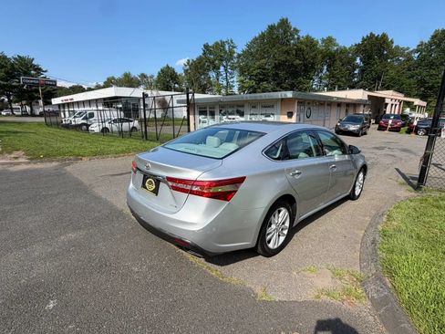 Used 2013 Toyota Avalon XLE FWD image 4