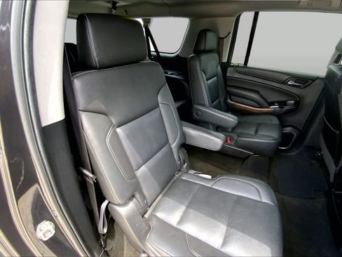 Used 2018 Chevrolet Suburban Premier AWD/4WD image 18