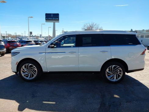 New 2026 Lincoln Navigator Reserve AWD/4WD image 4