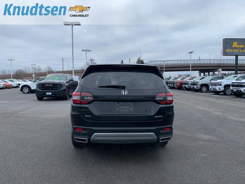 Used 2025 Honda Pilot Touring image 6