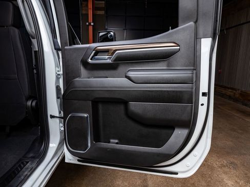 Used 2023 Chevrolet Silverado 1500 LT w/ Z71 Off-Road Package AWD/4WD image 37