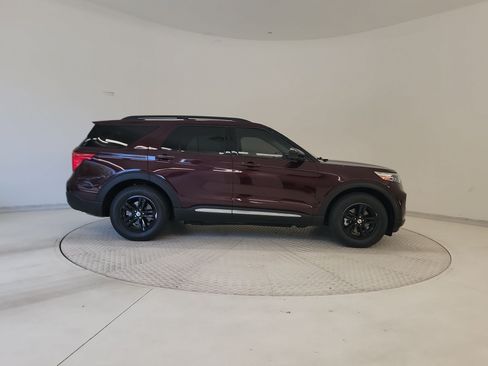Used 2022 Ford Explorer XLT w/ Equipment Group 202A RWD image 6
