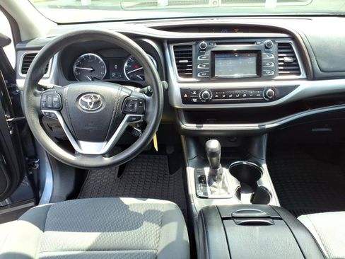 Used 2015 Toyota Highlander LE FWD image 7