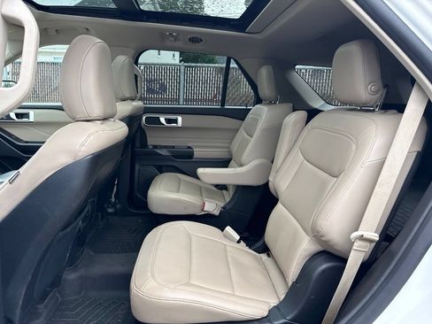 Used 2020 Ford Explorer XLT w/ Equipment Group 202A AWD/4WD image 8