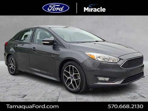 Used 2016 Ford Focus SE w/ SE Sport Package FWD image 1