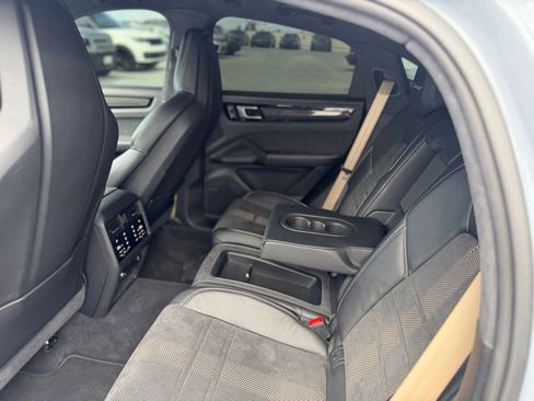 Used 2023 Porsche Cayenne Turbo GT AWD/4WD image 9