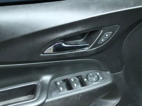 Used 2019 Chevrolet Equinox LT image 12