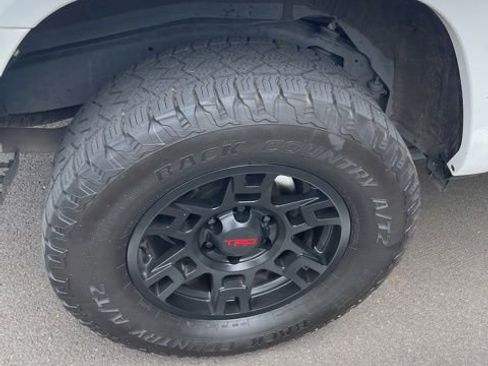 Used 2022 Toyota 4Runner TRD Off-Road Premium AWD/4WD image 16