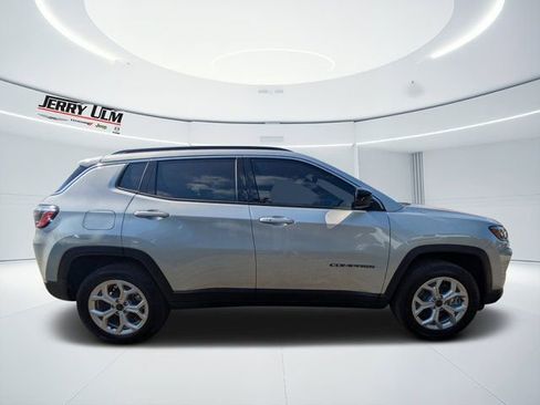 New 2026 Jeep Compass Latitude image 2