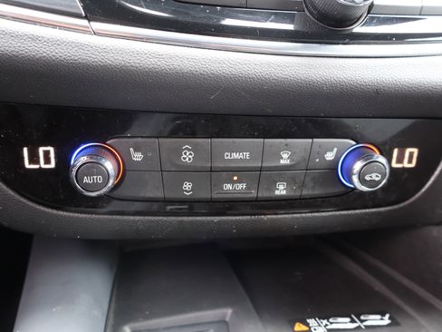 Used 2023 Buick Enclave Essence w/ Experience Buick Package AWD/4WD image 32