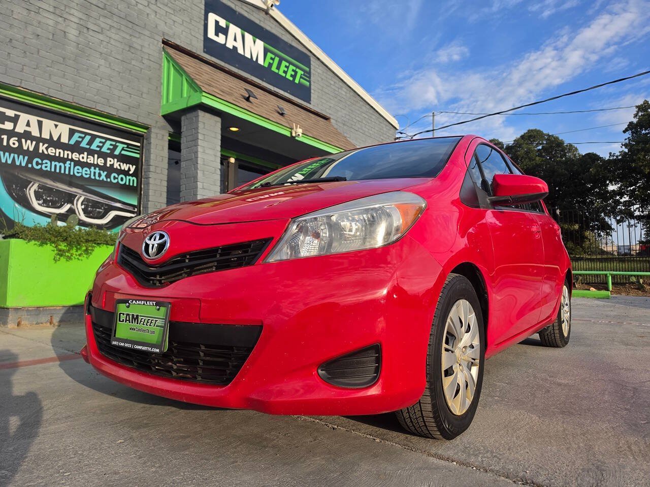 Used 2013 Toyota Yaris L FWD image 2