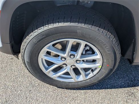 New 2026 Jeep Grand Cherokee Laredo X image 9