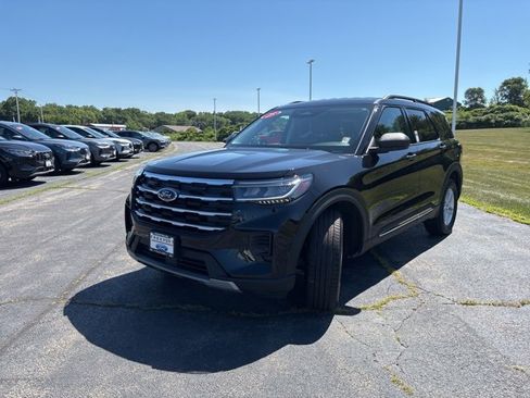 Certified 2025 Ford Explorer Active image 4