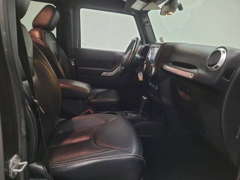 Used 2014 Jeep Wrangler Unlimited Sahara w/ Connectivity Group AWD/4WD image 21
