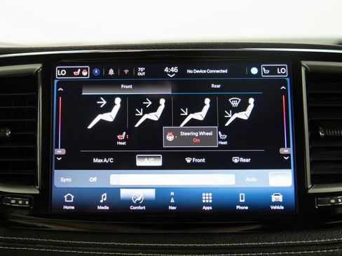 Used 2024 Chrysler Pacifica Limited FWD image 29