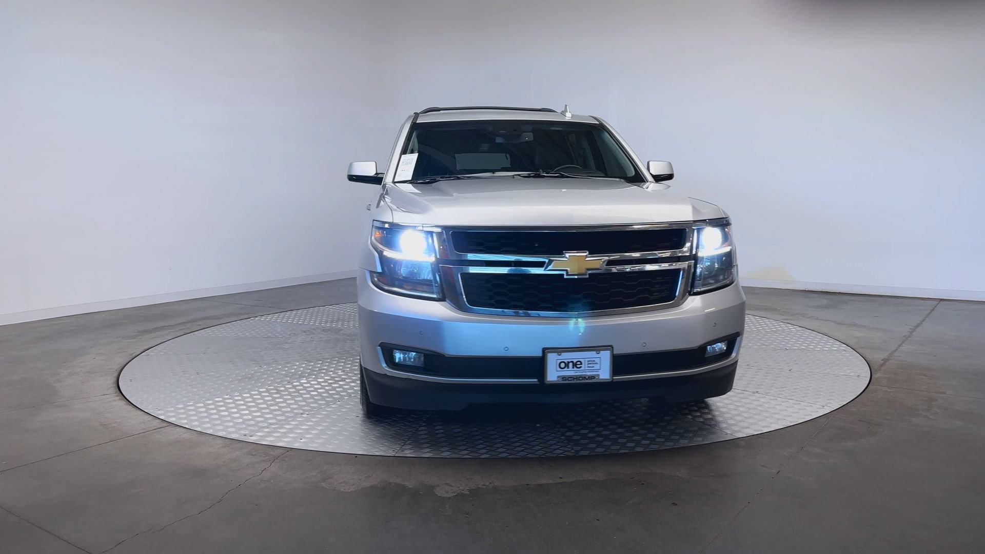 Used 2018 Chevrolet Suburban LT AWD/4WD image 3