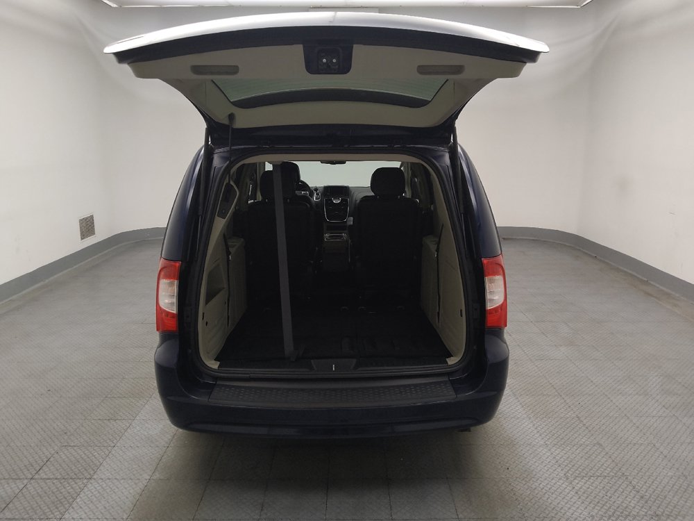 Used 2015 Chrysler Town & Country Touring FWD image 29