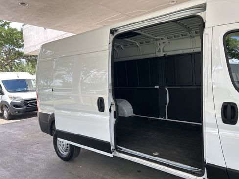 Used 2025 RAM ProMaster 2500 w/ Convenience Group FWD image 26
