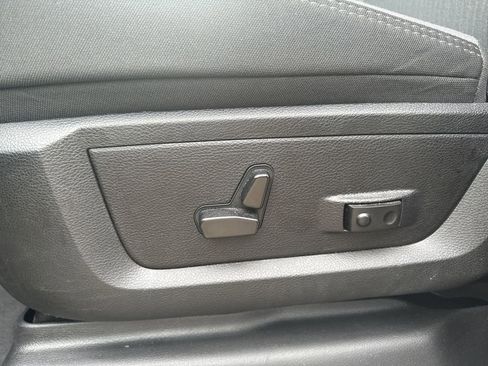 Used 2024 RAM 2500 Big Horn w/ Bed Utility Group image 15