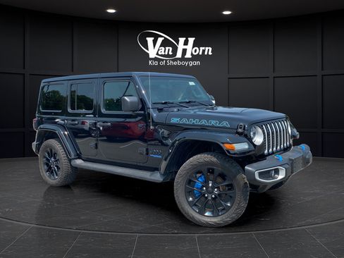 Used 2022 Jeep Wrangler Unlimited Sahara w/ Cold Weather Group AWD/4WD image 1