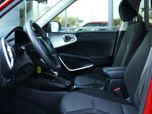 Used 2024 Kia Soul LX w/ Option Group 015 image 35