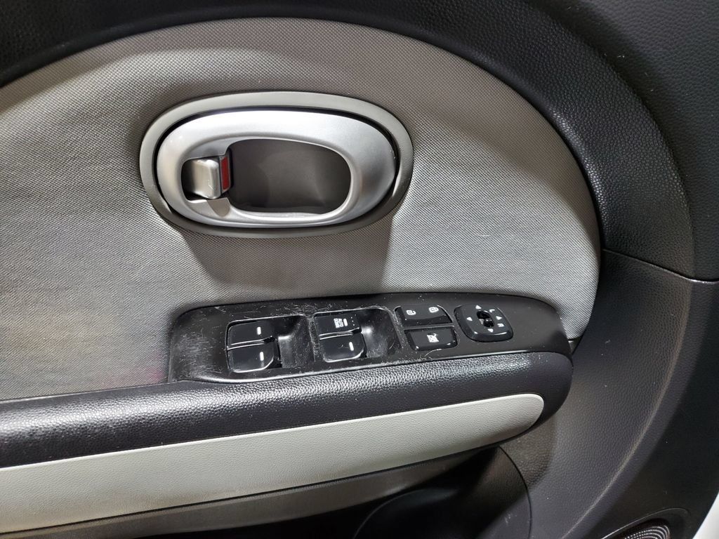 Used 2016 Kia Soul FWD image 30