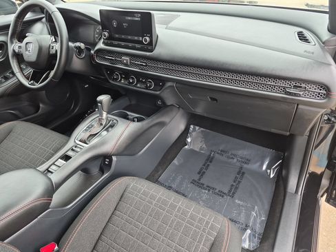 Certified 2025 Honda HR-V Sport image 31